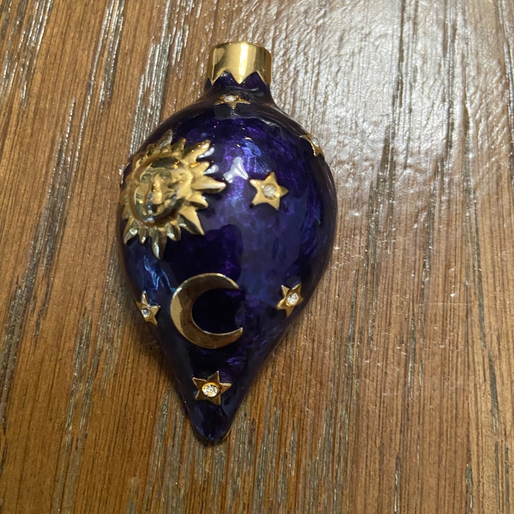 Moon and stars pin
